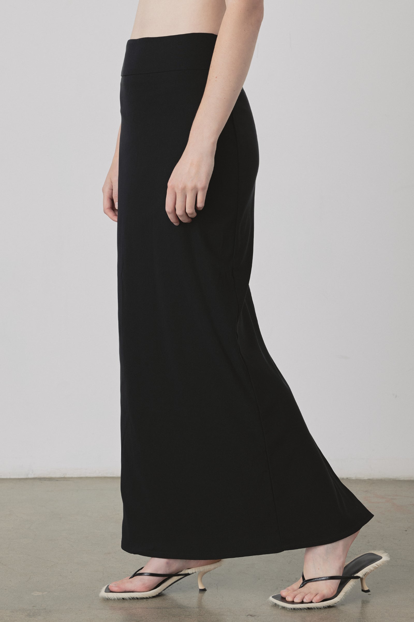 Band Long Skirt in Black