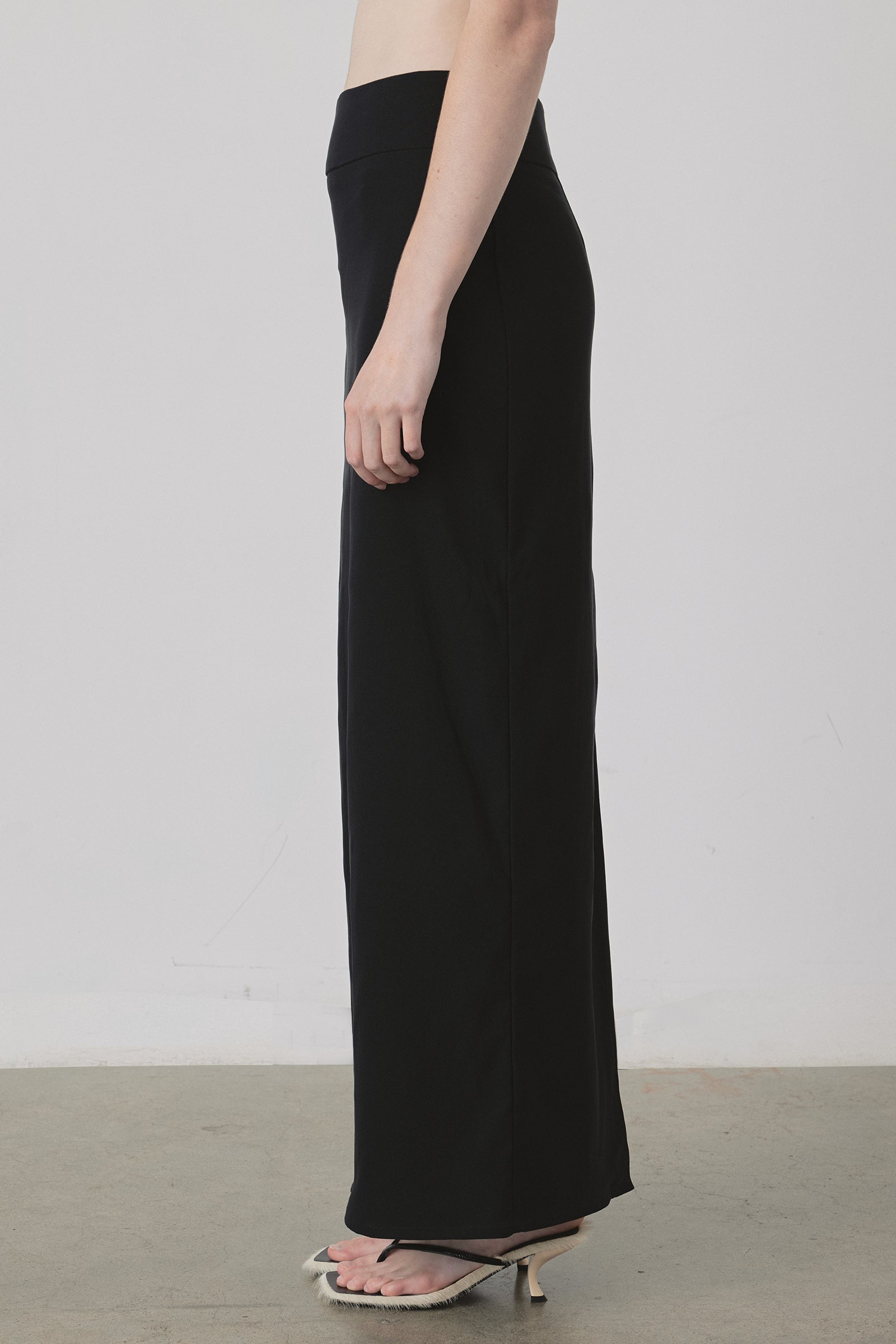 Band Long Skirt in Black