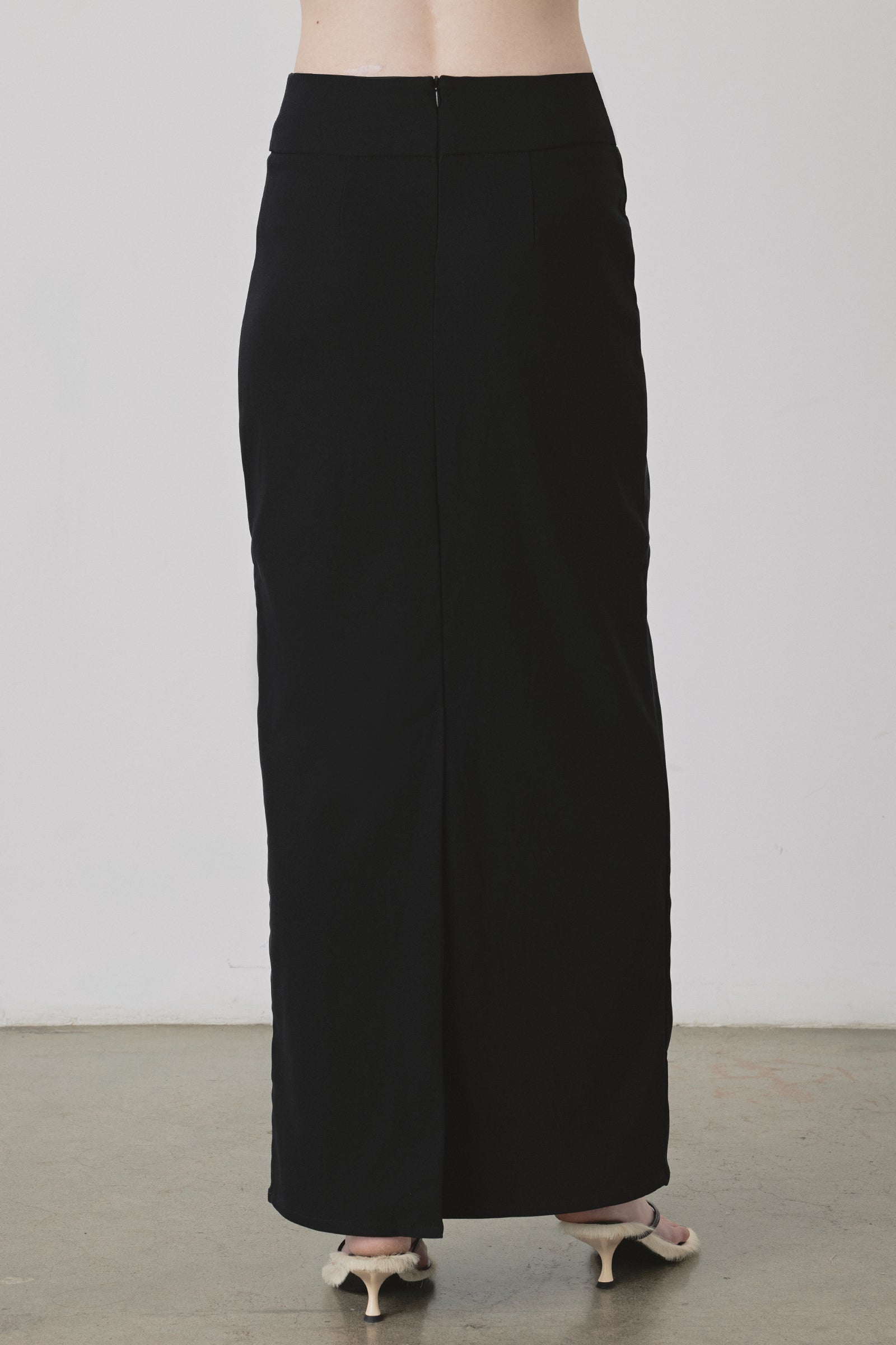 Band Long Skirt in Black