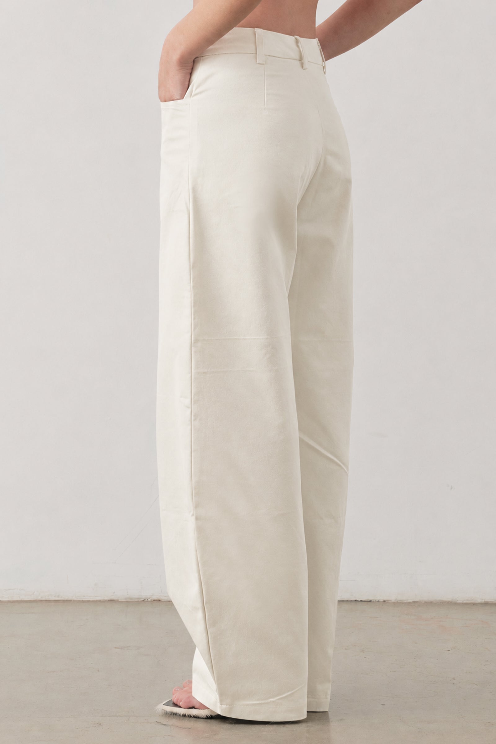 Barrel Trouser in Ivory