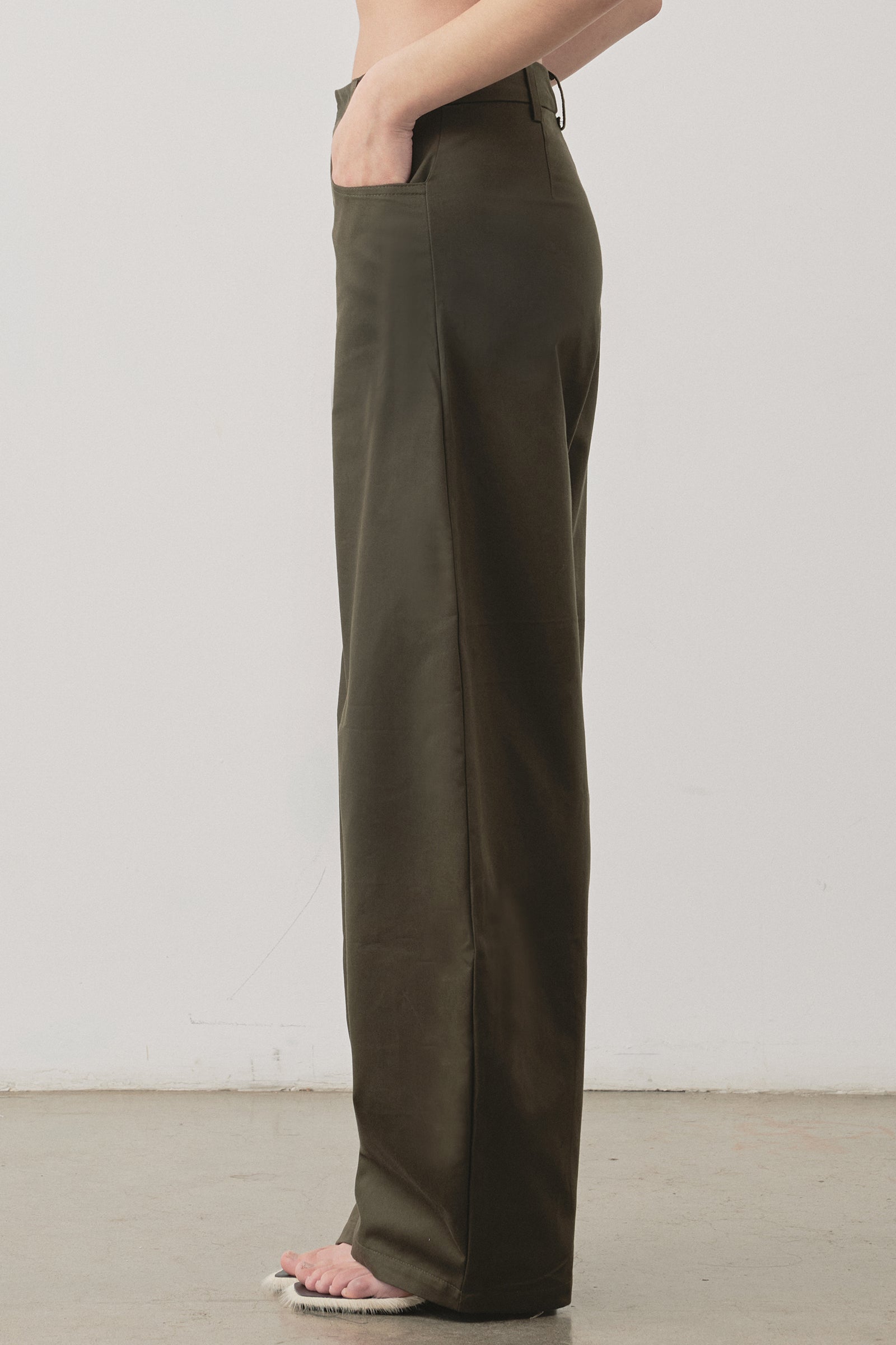 Pantalon à jambe large kaki