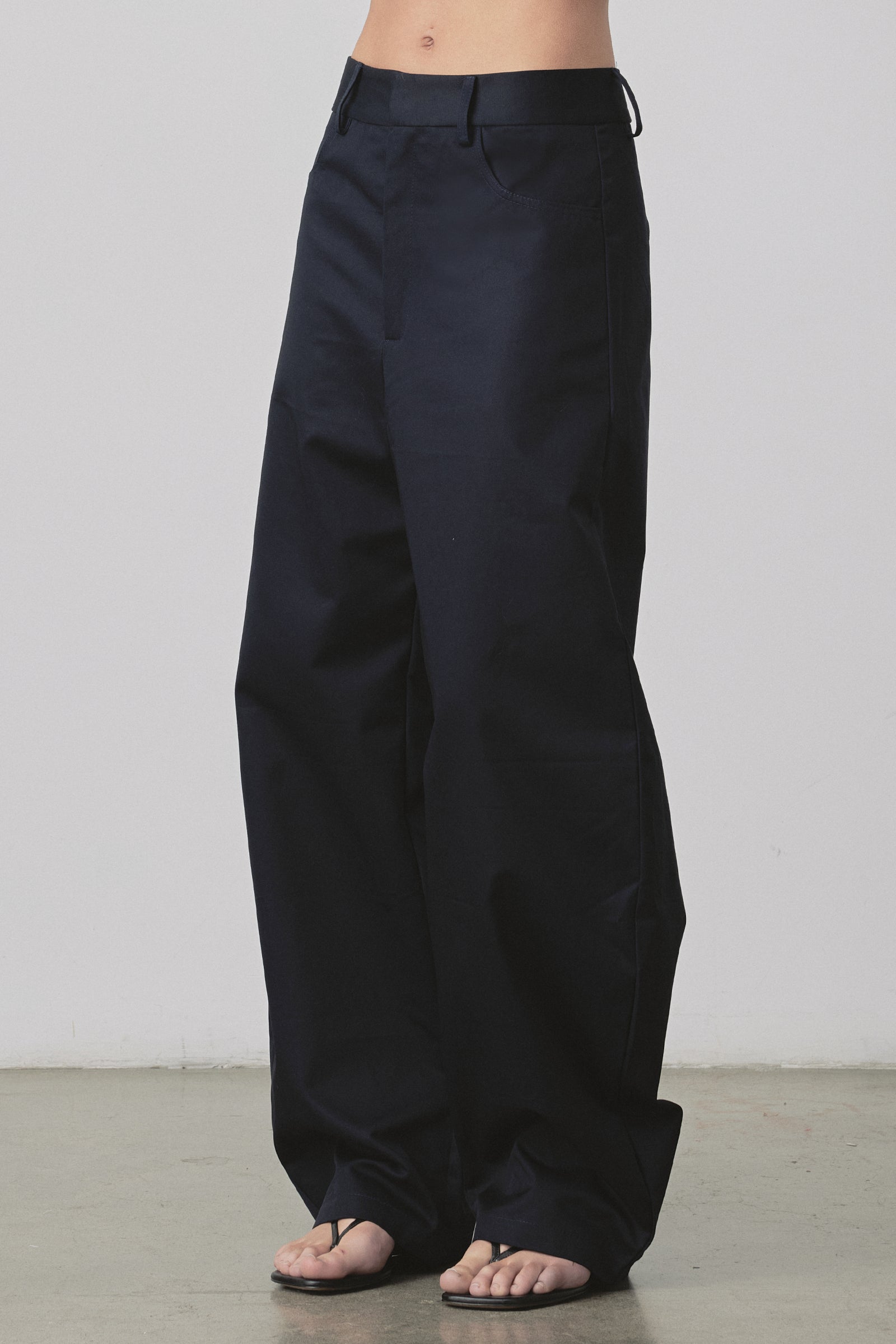 Barrel Trouser in Navy