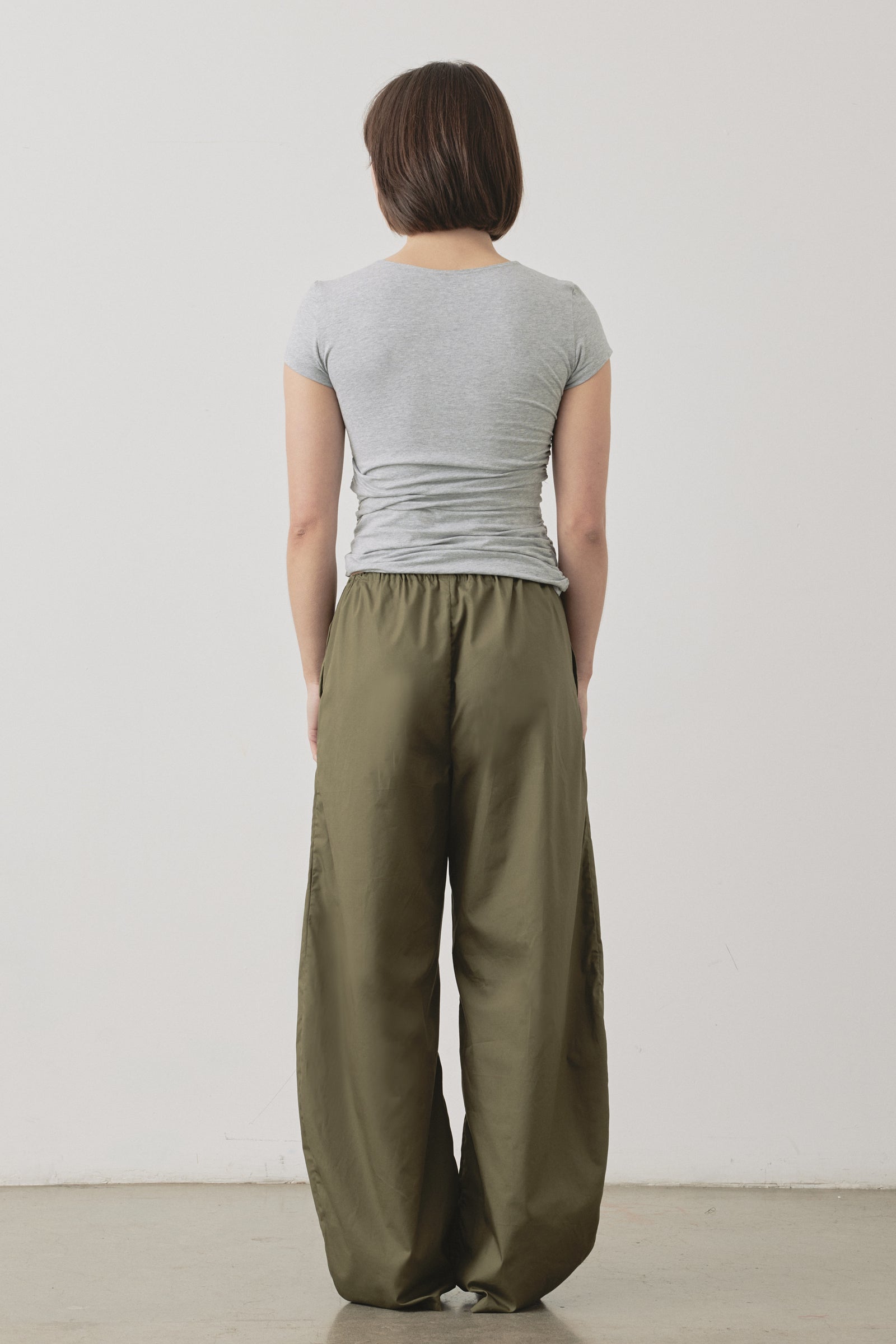 Pantalon baril à cordon de serrage kaki