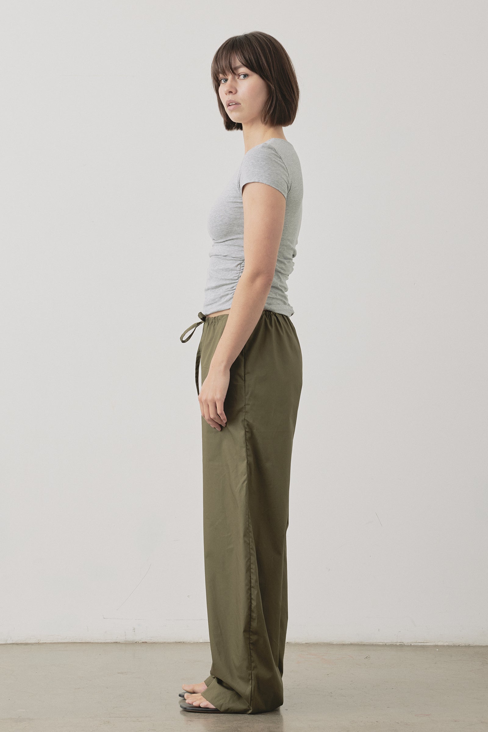 Pantalon baril à cordon de serrage kaki