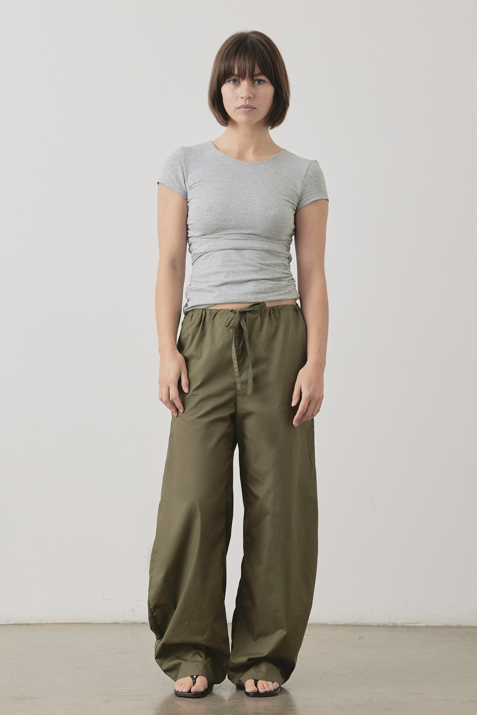 Pantalon baril à cordon de serrage kaki