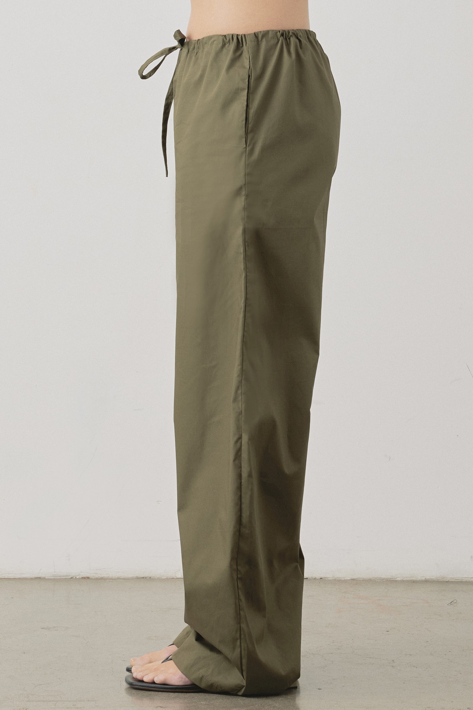 Pantalon baril à cordon de serrage kaki
