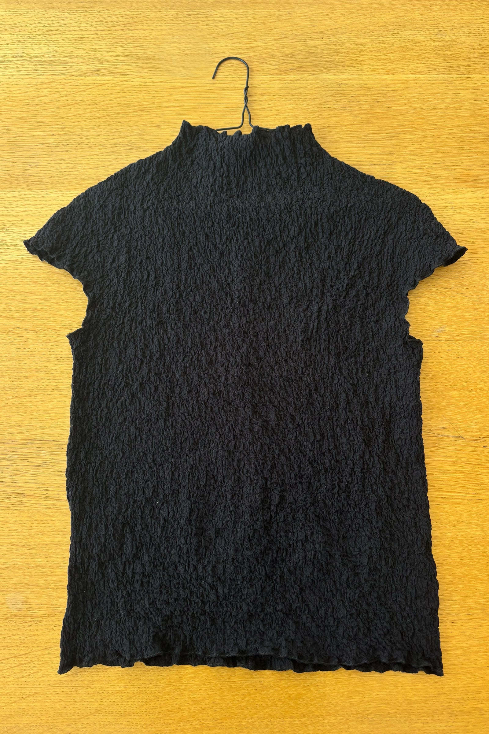(Remnants) Essential Top in Crushed Black