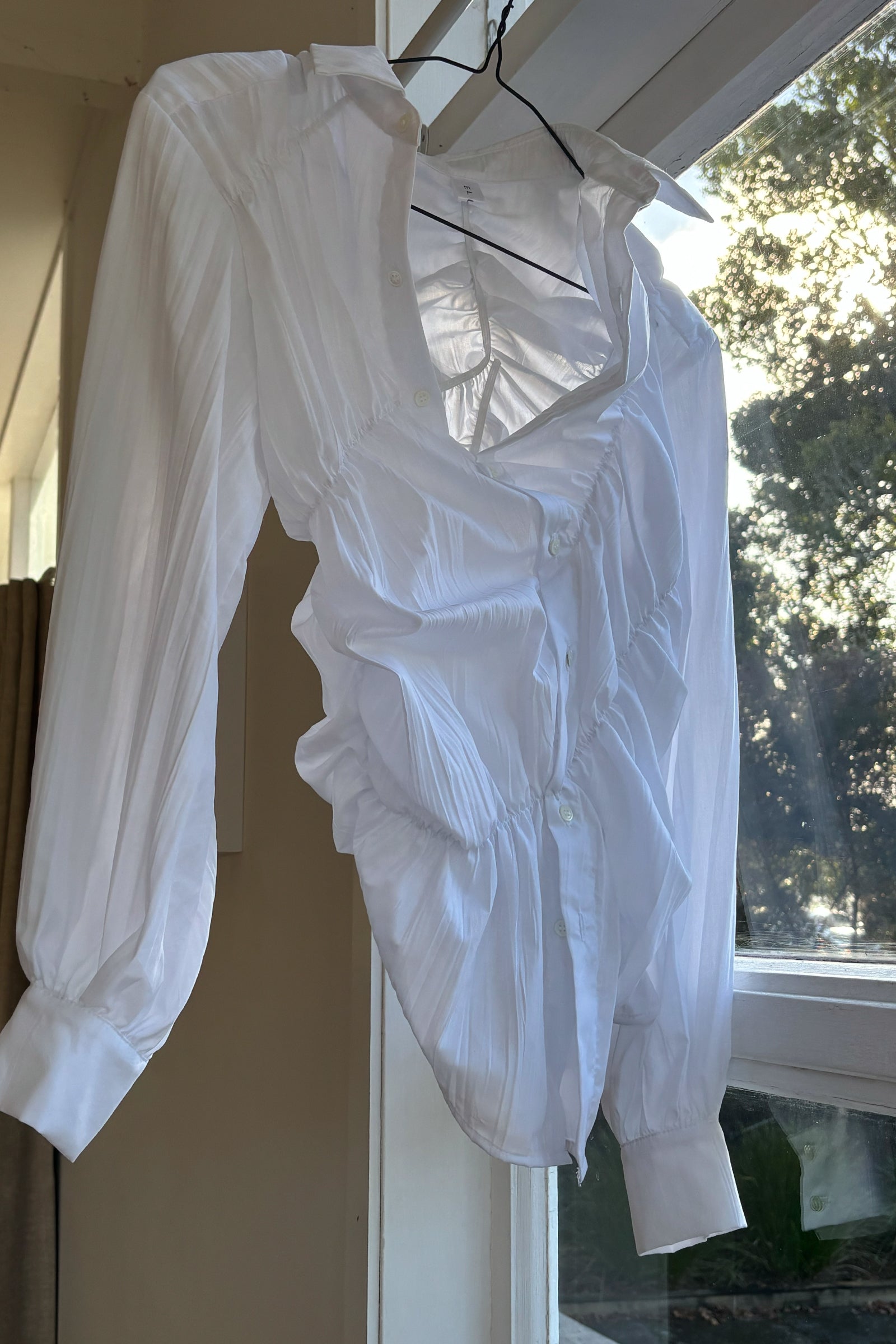 Gathered LS Shirt in Crinkle White